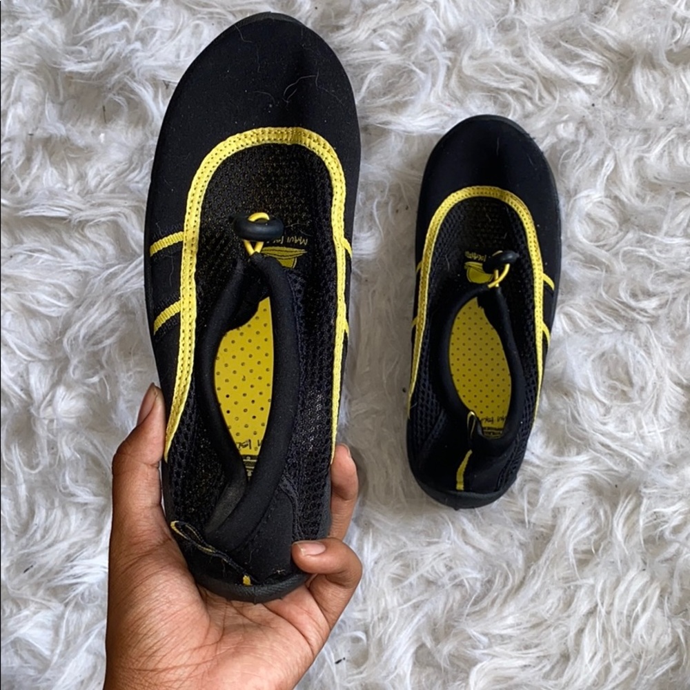 NWOT Kids Maui island water shoes BOGO